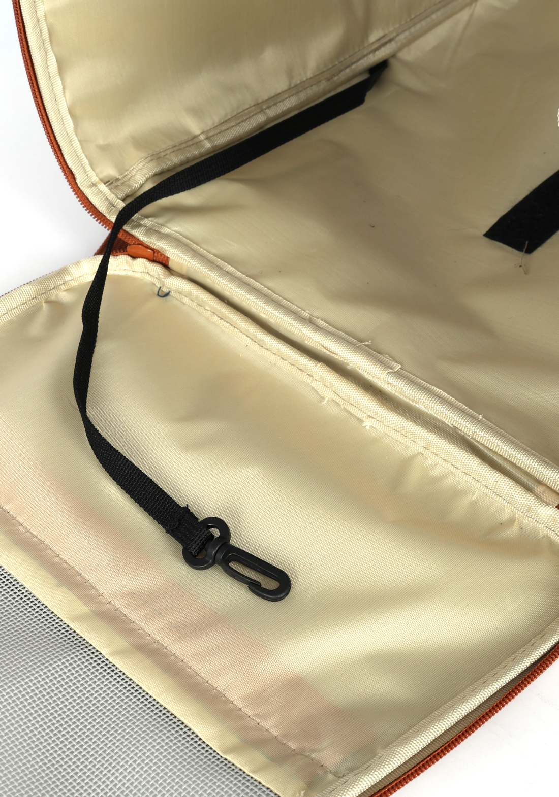 PE25008UP.1000.04.png.BEGE